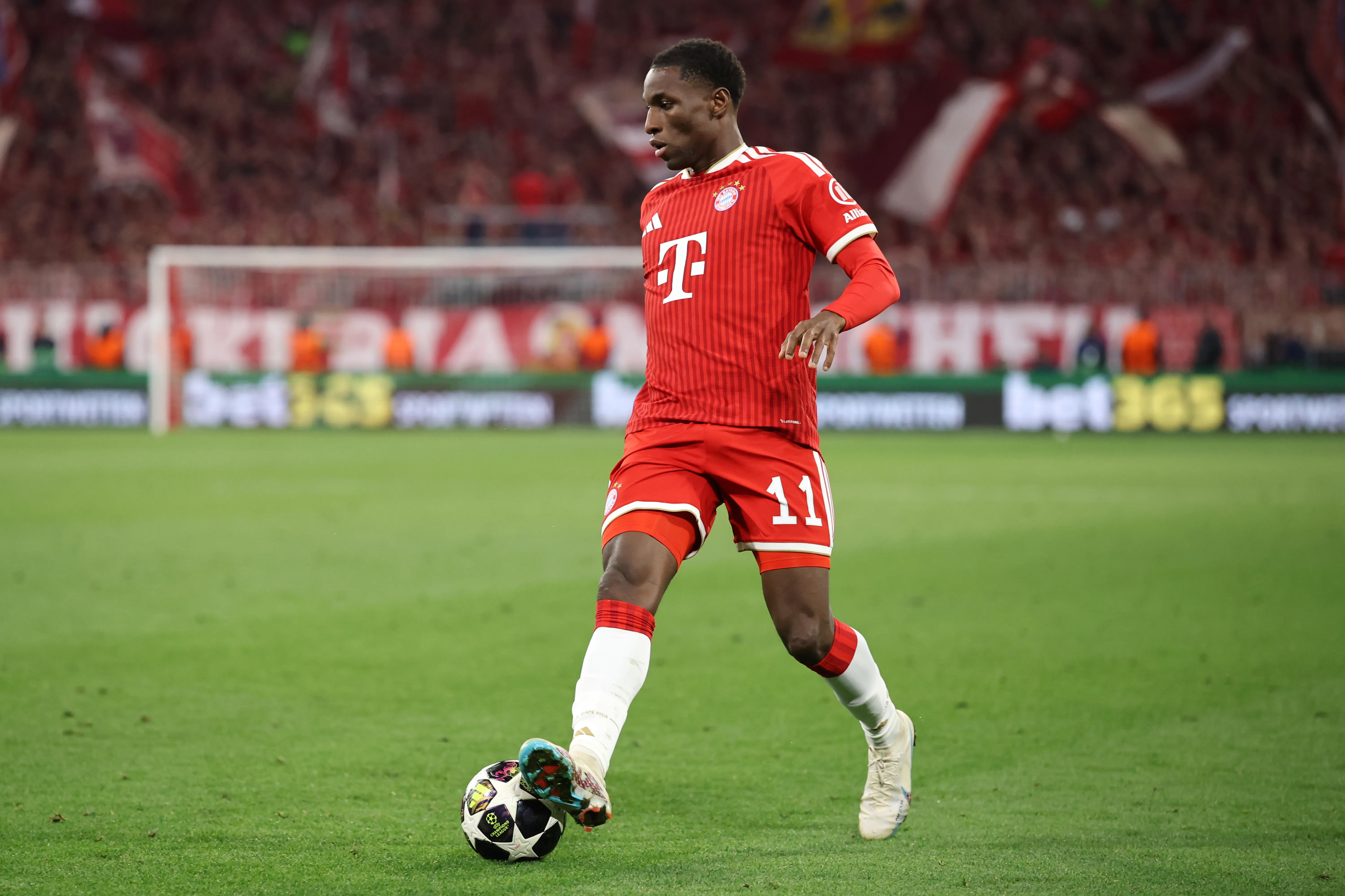 Nicolas Jackson em campo pelo Bayern (Foto: Alex Grimm/Getty Images)
