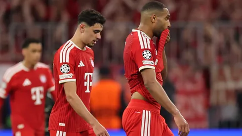 Pavlovic e Tah em um jogo do Bayern. Foto: Alex Grimm/Getty Images