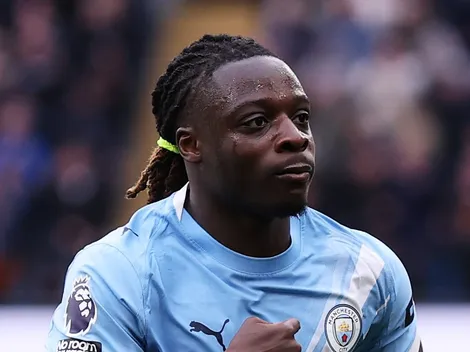 City vence e segue na luta pela Premier League