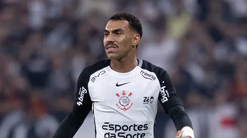 Matheuzinho durante jogo do Corinthians. Foto: Ettore Chiereguini/AGIF