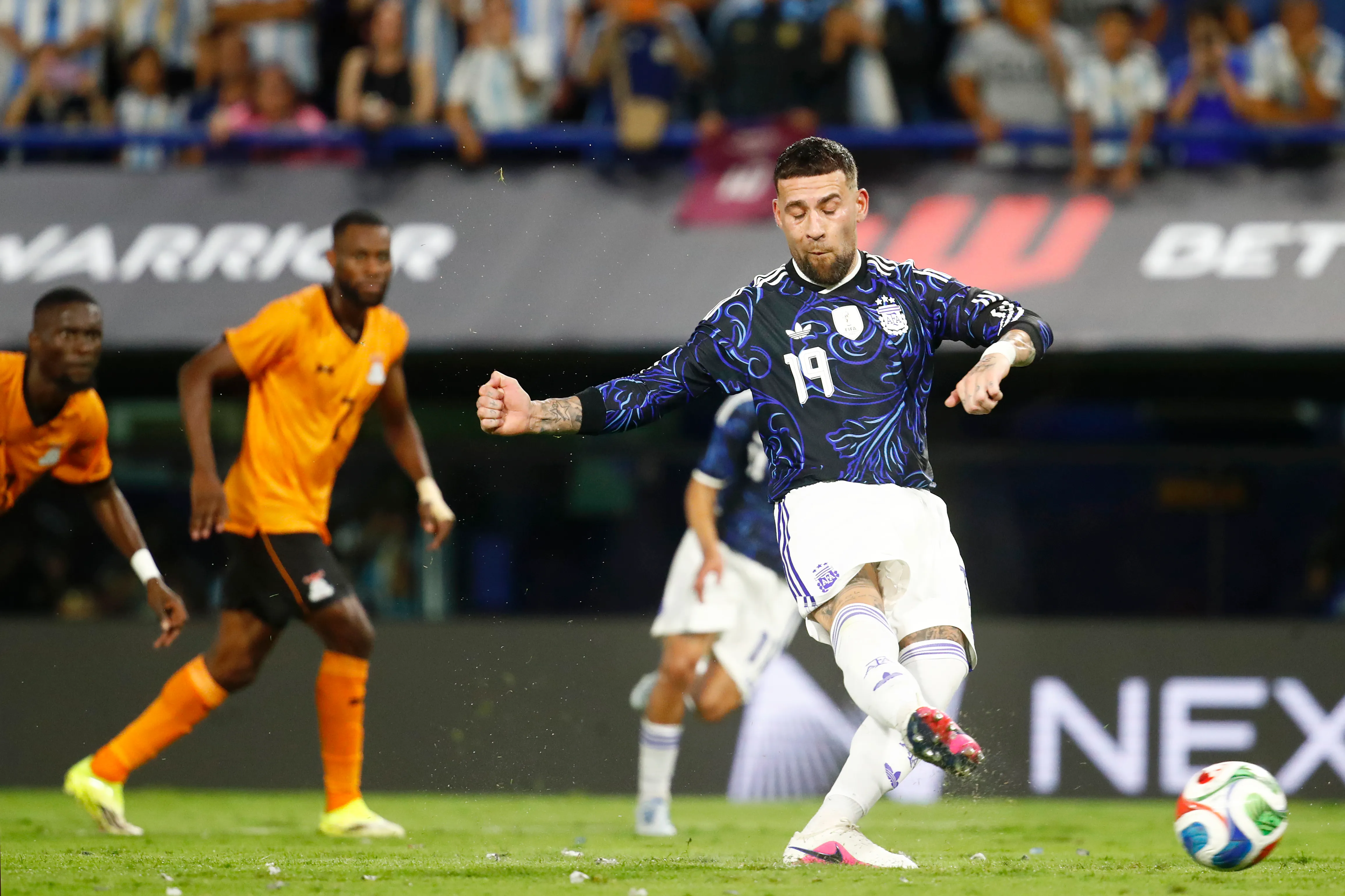 Otamendi em ação pela Argentina. (Foto: Marcos Brindicci/Getty Images)