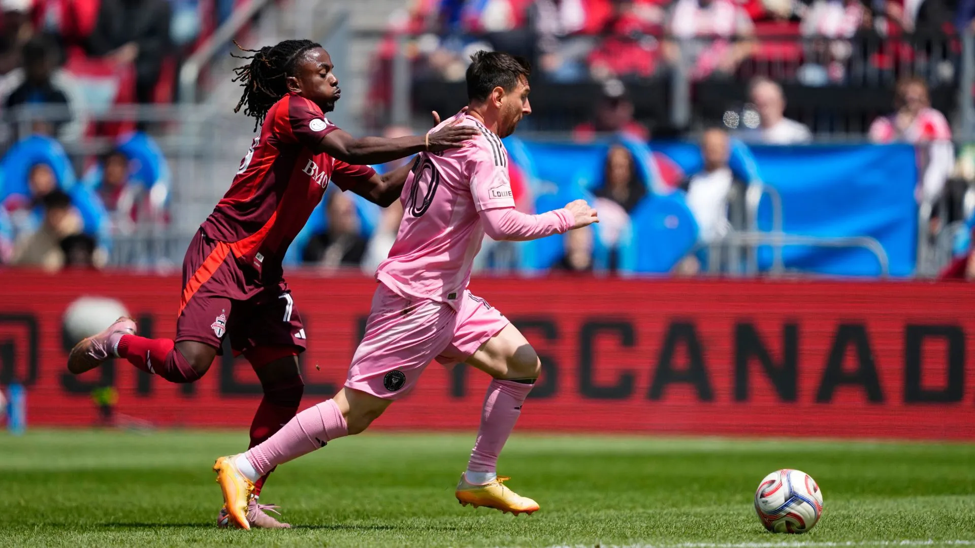Lance de Messi no jogo entre Inter Miami e Toronto FC (foto: Mark Blinch/Getty Images)