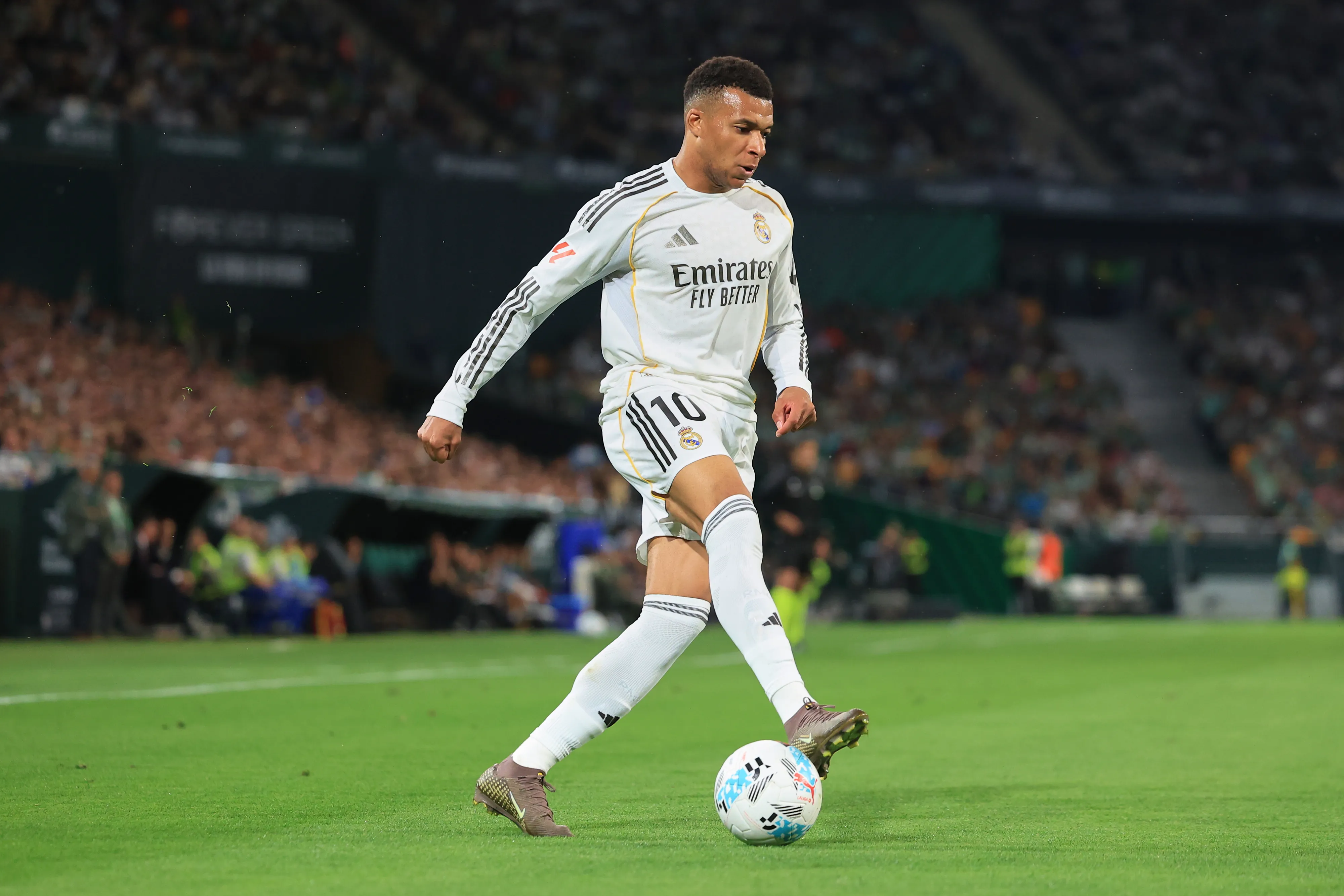 Mbappé em campo pelo Real Madrid. Foto: Fran Santiago/Getty Images