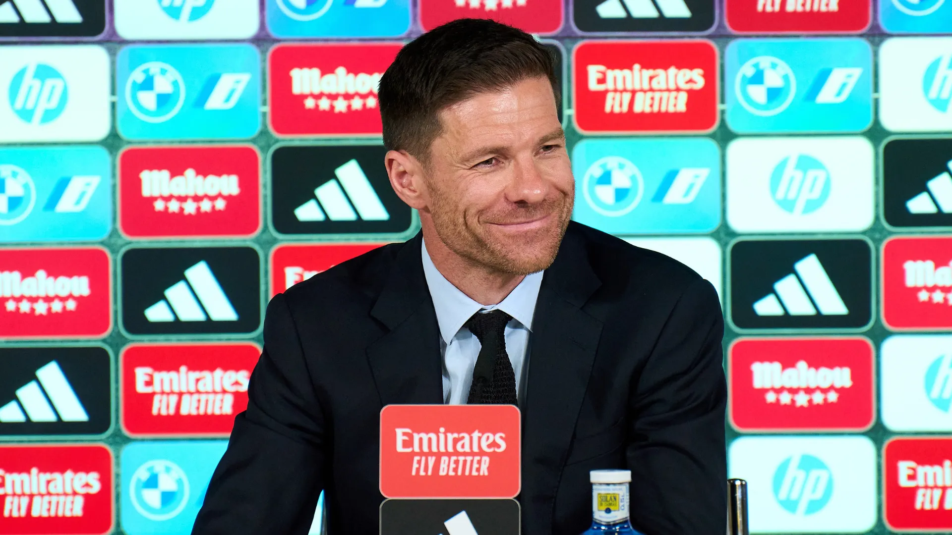 Xabi Alonso durante entrevista coletiva no Real Madrid