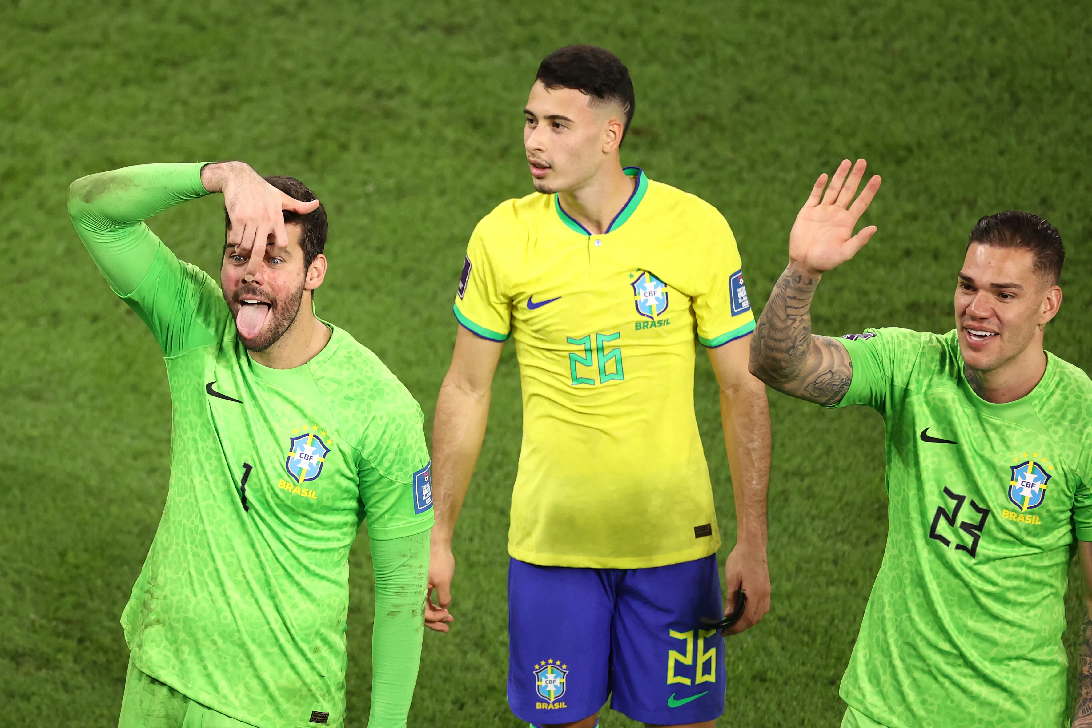 Alisson e Ederson durante a Copa do Mundo de 2022. Foto: Robert Cianflone/Getty Images