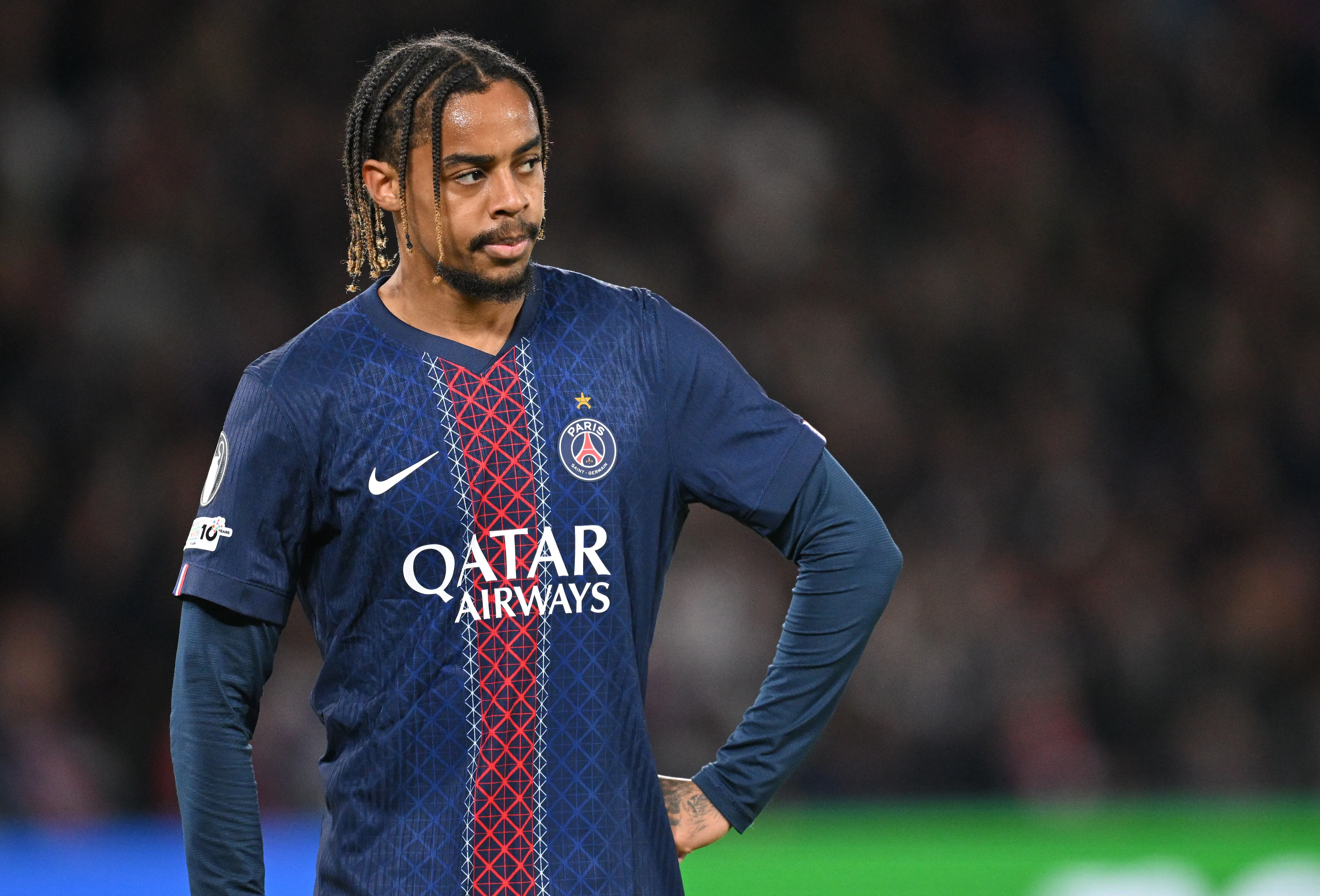 Barcola deve ser titular em PSG x Brest. Foto: by Stuart Franklin/Getty Images