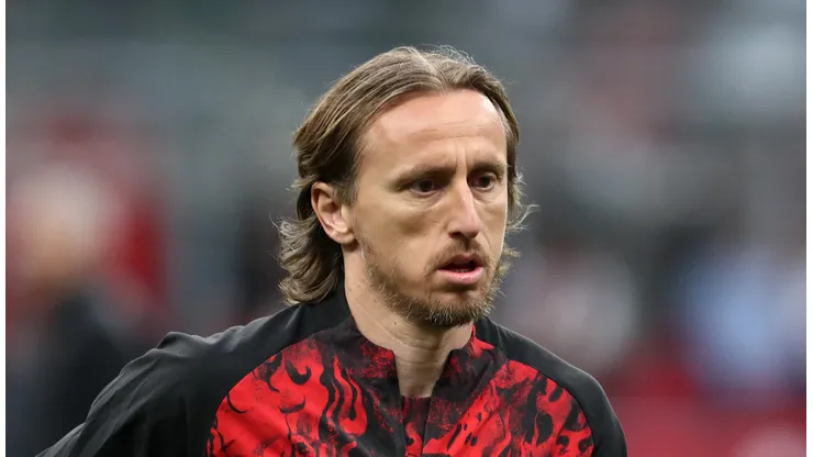 Modric durante aquecimento pelo Milan. (Photo by Marco Luzzani/Getty Images)