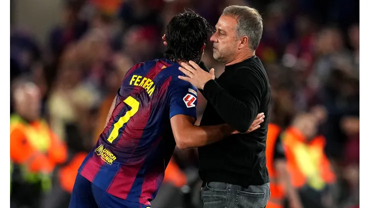 Ferran Torres comemora com Hansi-Flick. (Photo by Alex Caparros/Getty Images)