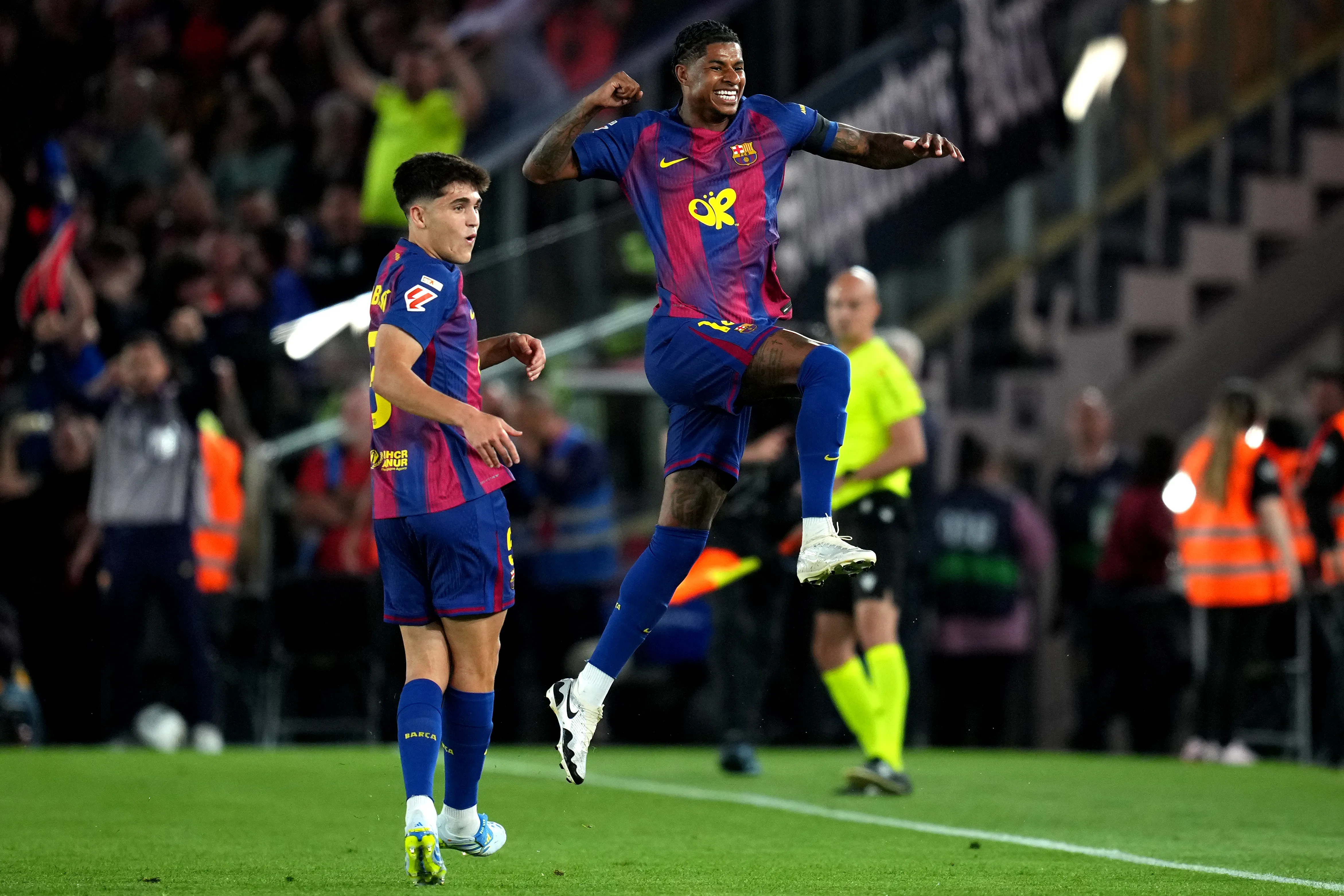 Rashford vibra com gol pelo Barcelona. (Photo by Alex Caparros/Getty Images)