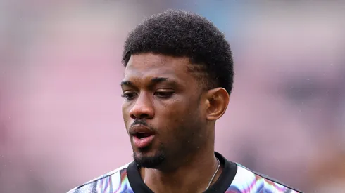 Amad Diallo durante aquecimento pelo Manchester United. (Photo by George Wood/Getty Images)