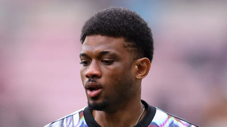 Amad Diallo durante aquecimento pelo Manchester United. (Photo by George Wood/Getty Images)