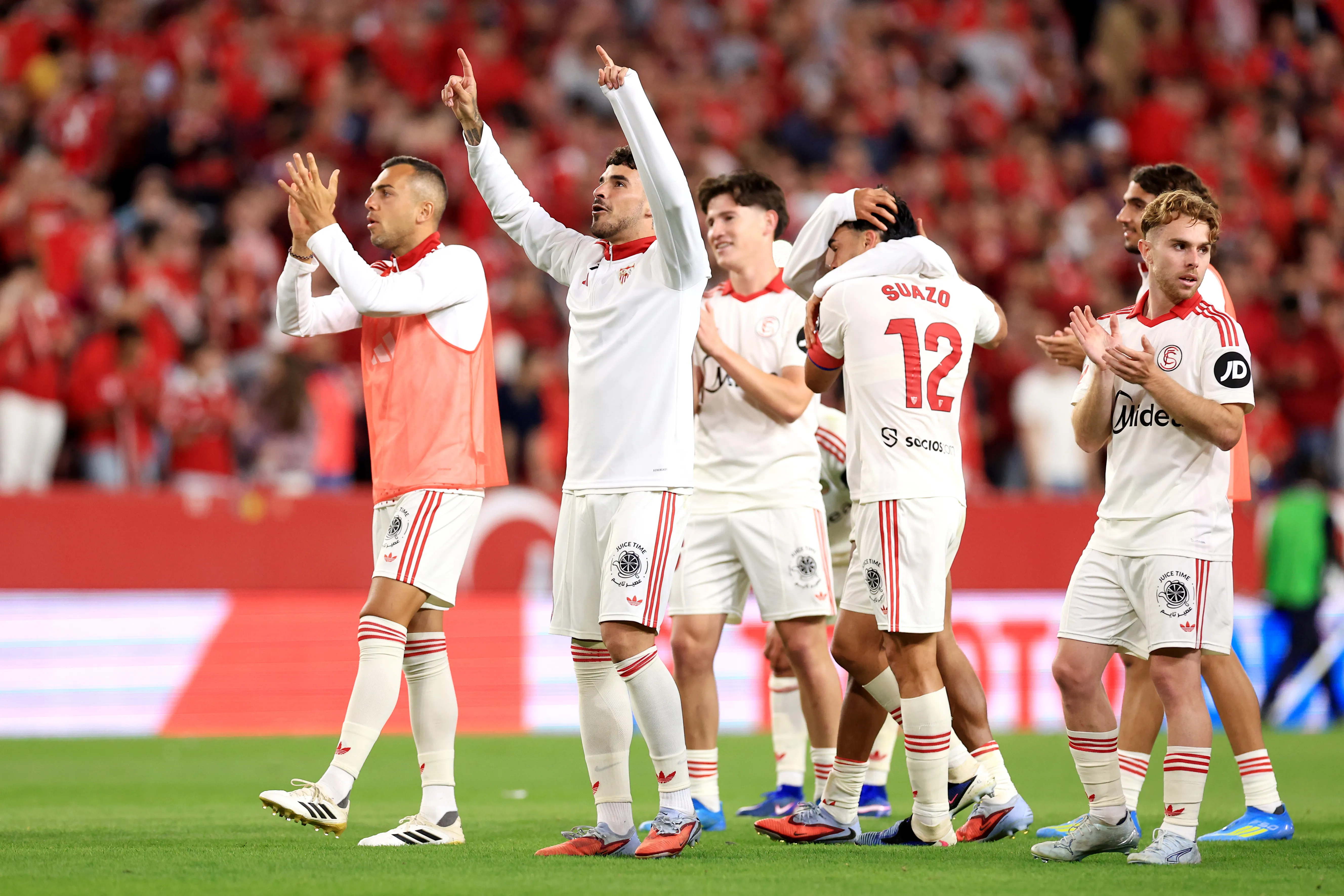 Sevilla comemora vitória na partida da LaLiga. Foto: Fran Santiago/Getty Images
