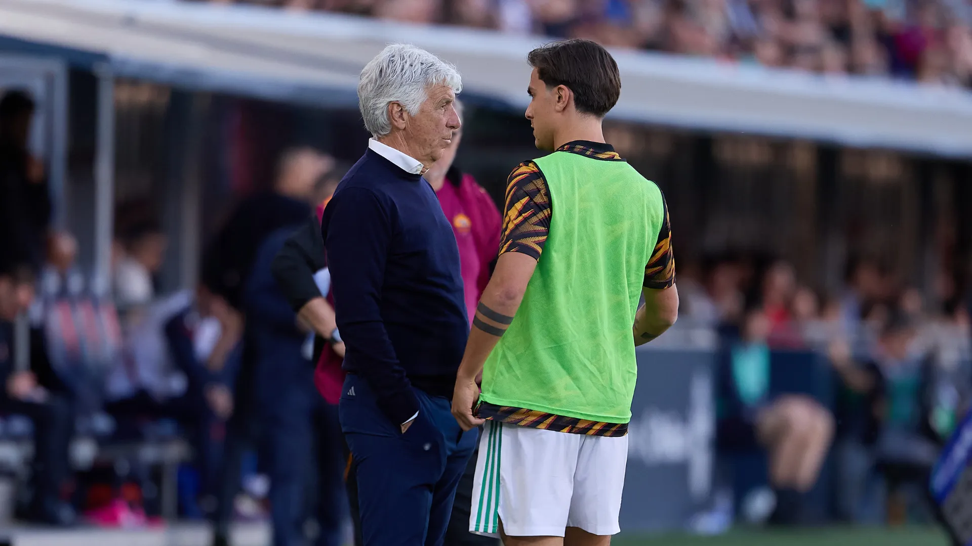 Gasperini conversa com Dybala 