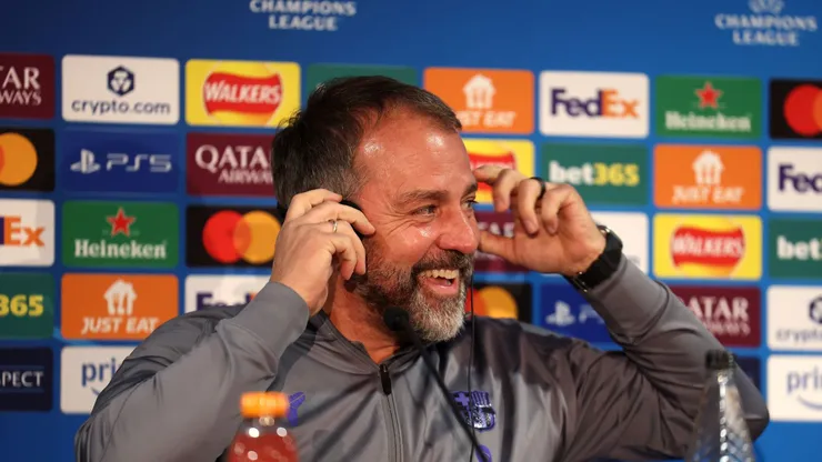 Hansi Flick tem contrato em vigor com o Barcelona