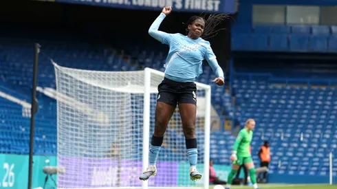 Khadija Shaw faz grande atuação contra o Chelsea, clube interessado na sua contratação - Foto: Jasper Wax/Getty Images