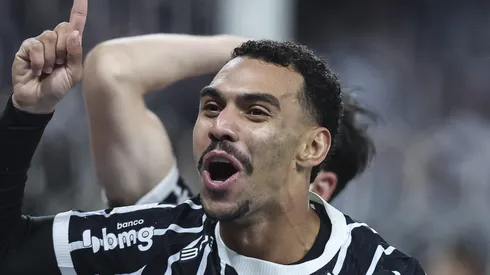 Matheuzinho comemorando gol pelo Corinthians. (Photo by Alexandre Schneider/Getty Images)