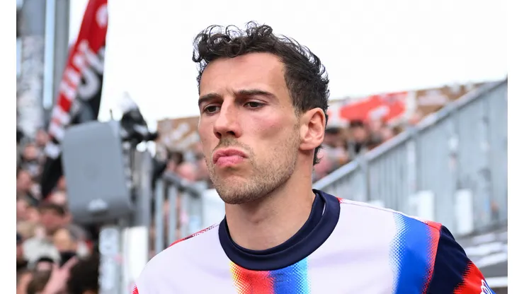 Goretzka entrando em campo pelo Bayern. (Photo by Stuart Franklin/Getty Images)