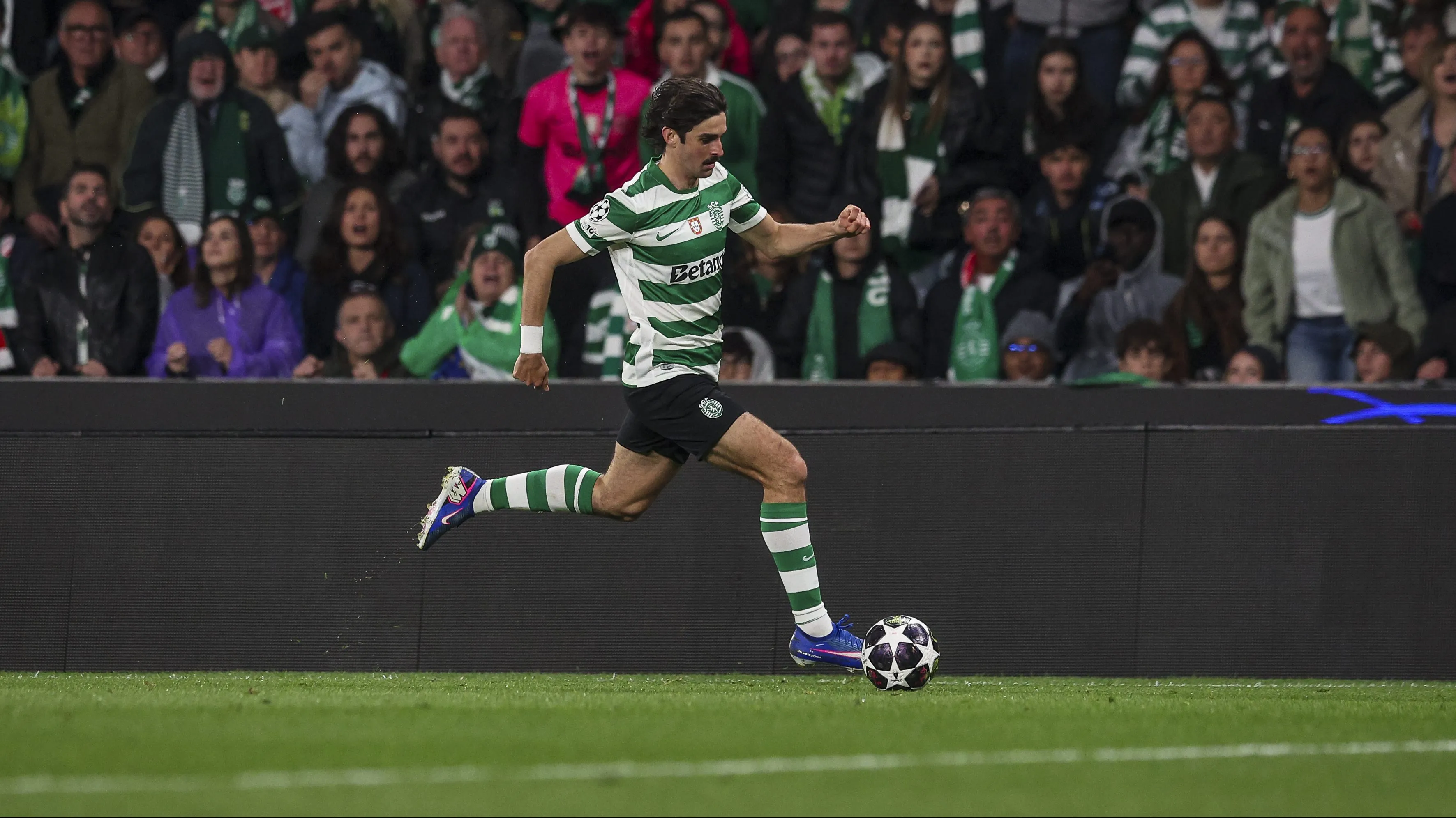 Francisco Trincão, alvo do Liverpool, em jogo do Sporting. Foto: Carlos Rodrigues/Getty Images