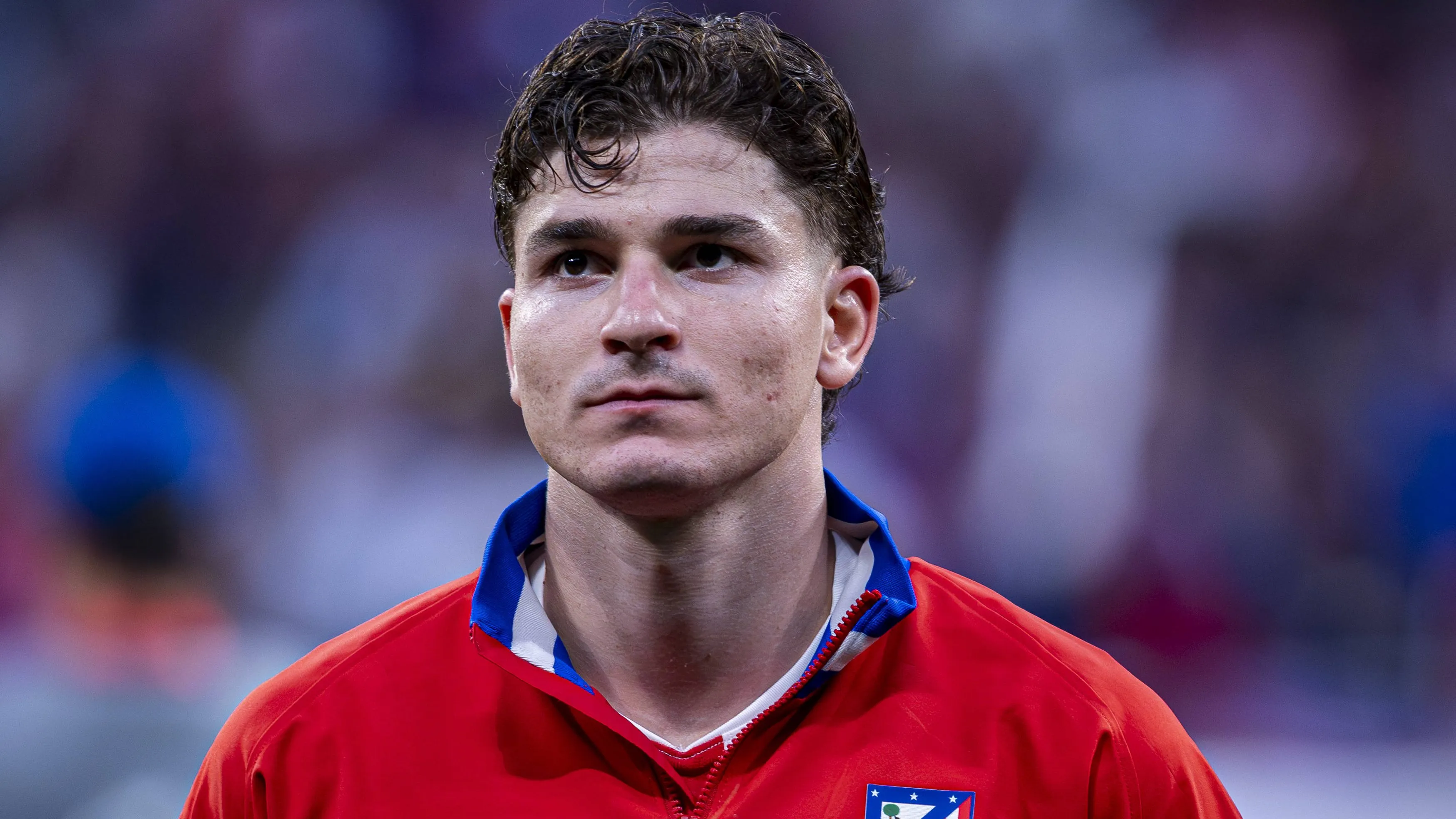 Julián Álvarez, perfilado em campo