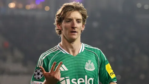 Anthony Gordon, atacante do Newcastle. (Foto: Aziz Karimov/Getty Images)