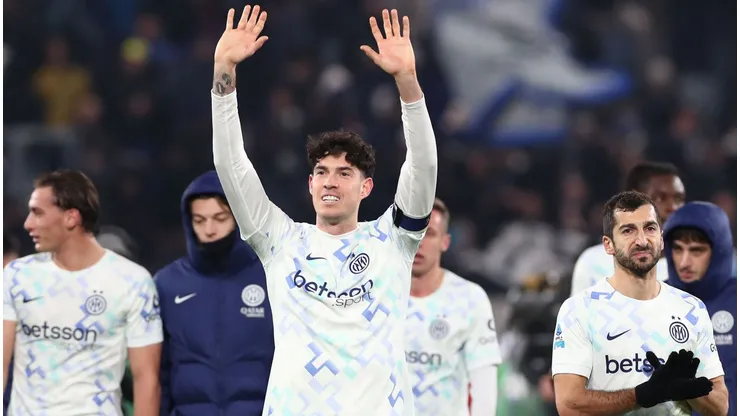 Futuro de Bastoni após rumores envolvendo o interesse do Barcelona. Foto: Marco Luzzani/Getty Images