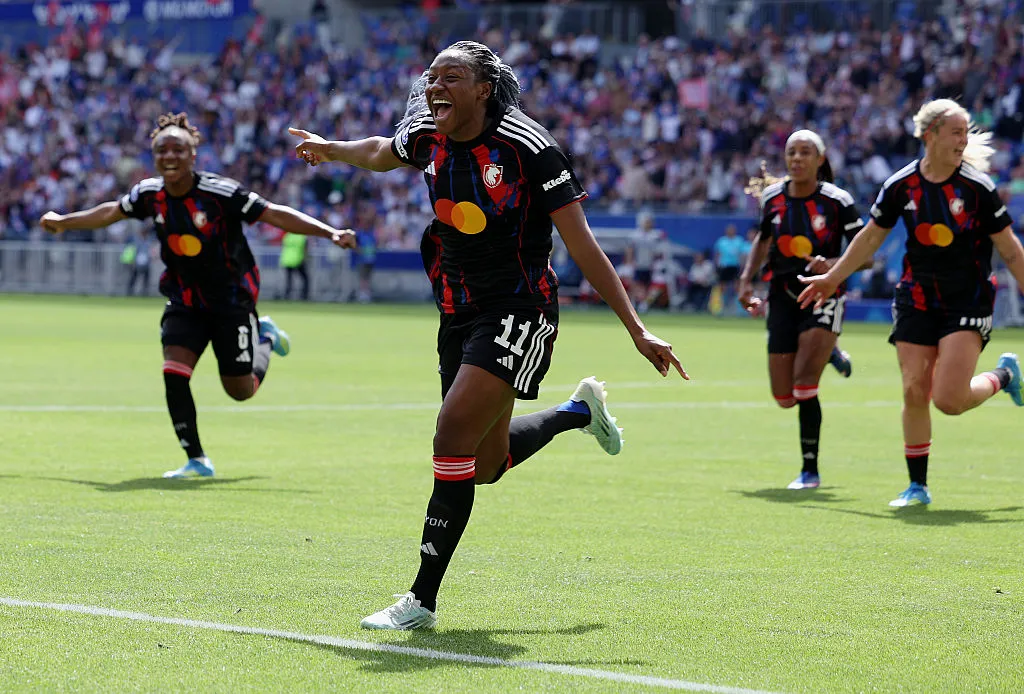 Kadidiatou Diani comemorando um dos gols marcados pelas Lyonnes na Champions Feminina - Foto: Pauline Figuet/Getty Images