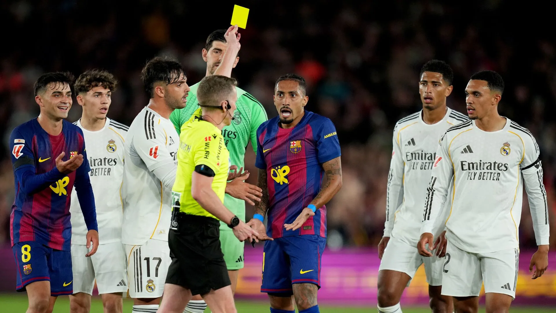 Raphinha foi advertido contra o Real Madrid e vai desfalcar o Barcelona (foto: Alex Caparros/Getty Images)