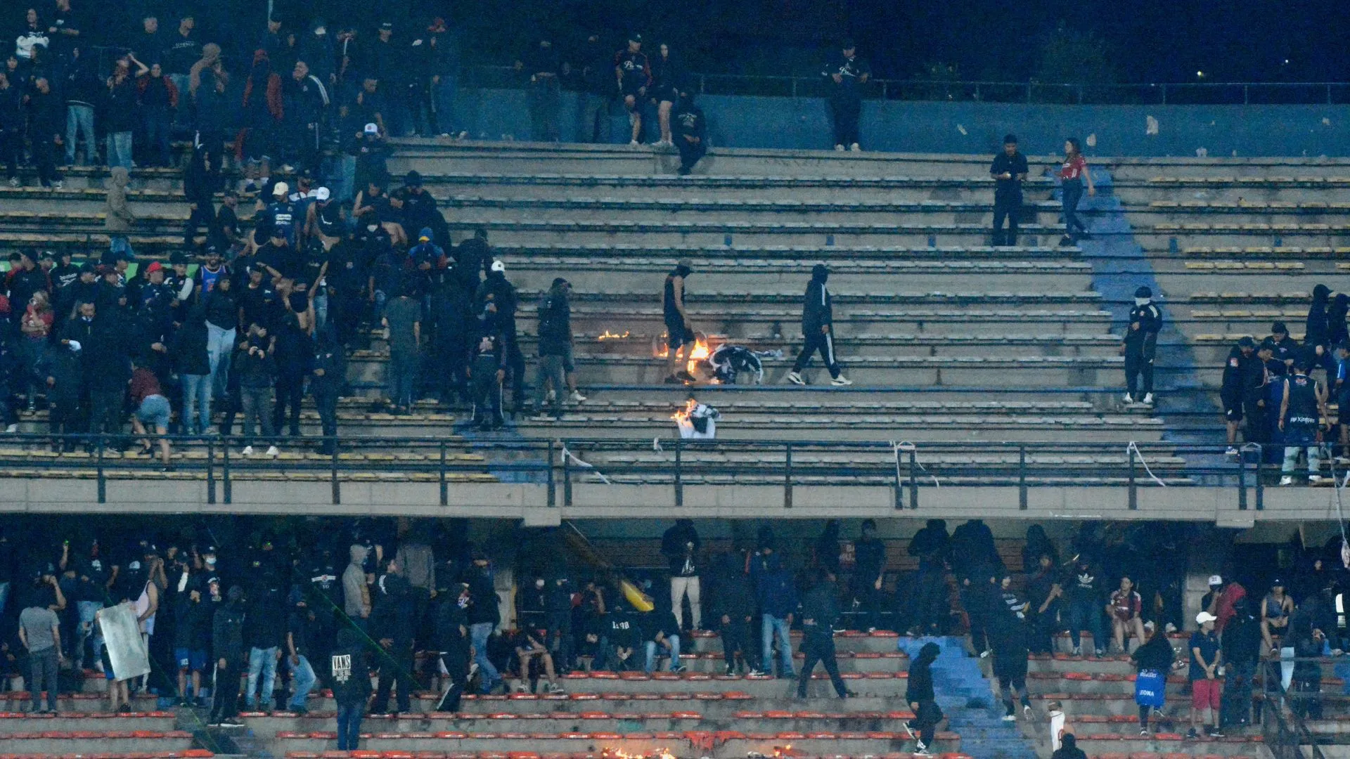 Estádio foi danificado (foto: Daniel Gallo/Getty Images)