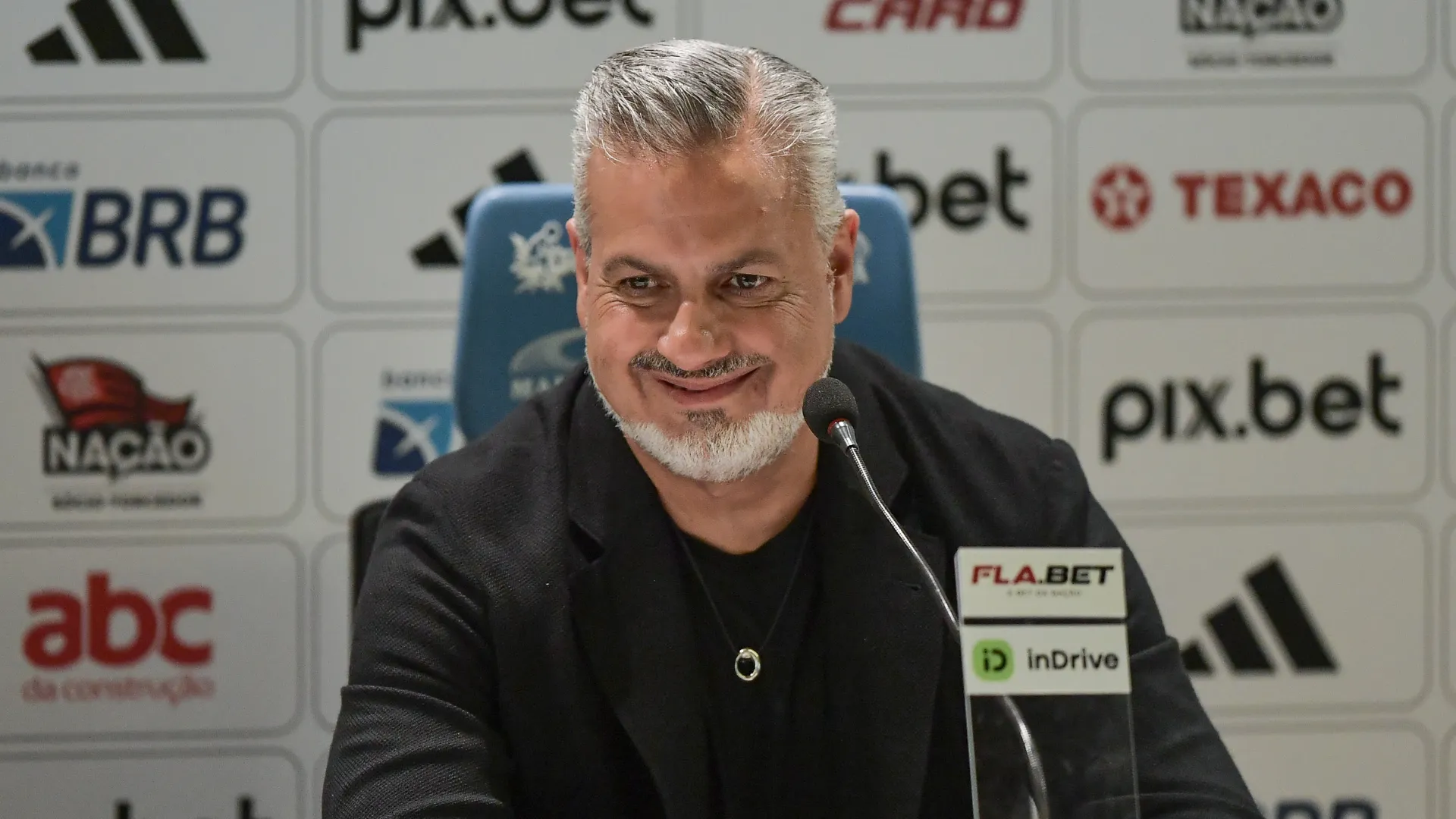 José Boto em coletiva pelo Flamengo