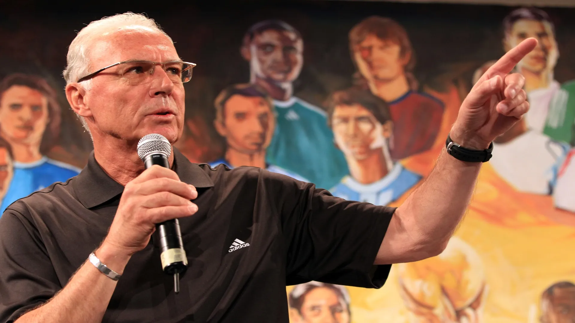 Franz Beckenbauer em evento da Copa do Mundo de 2010 – Martin Rose/Getty Images for Adidas