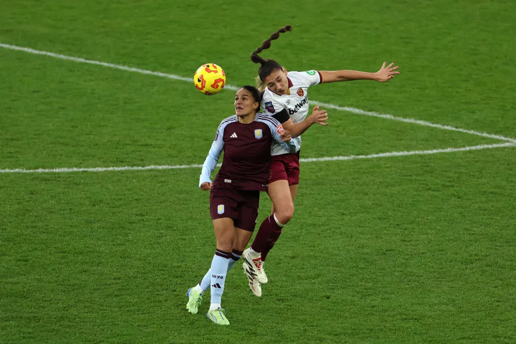 Gabi Nunes durante partida do Aston Villa – Foto: Molly Darlington/Getty Images