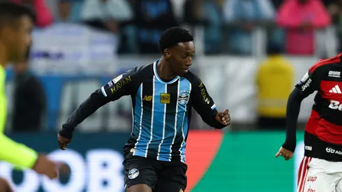 PSG, Newcastle e mais cinco times monitoram Gabriel Mec, do Grêmio. (Photo by Pedro H. Tesch/Getty Images)
