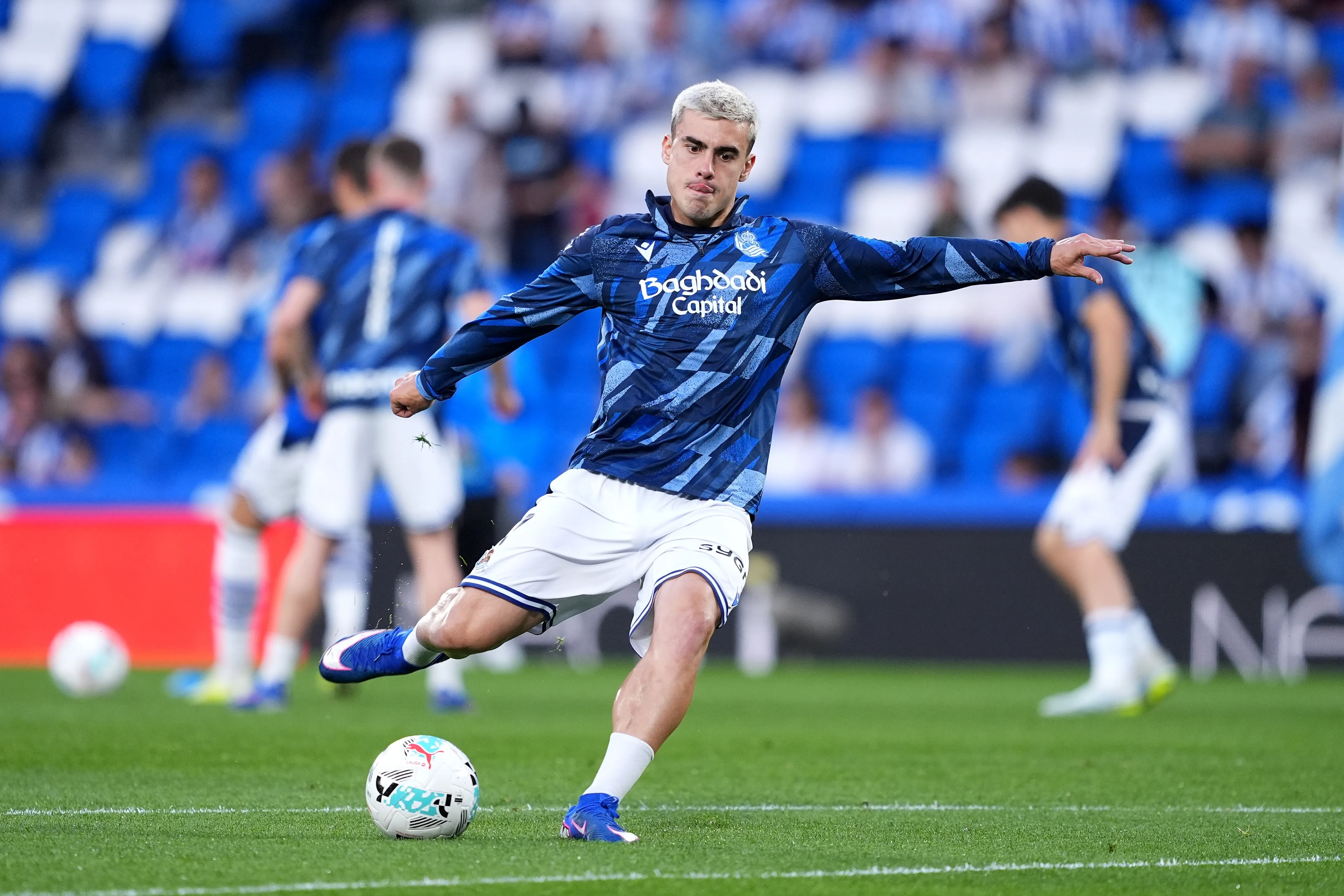 Ander Barrenetxea durante aqueicmento pela Real Sociedad (Photo by Juan Manuel Serrano Arce/Getty Images)