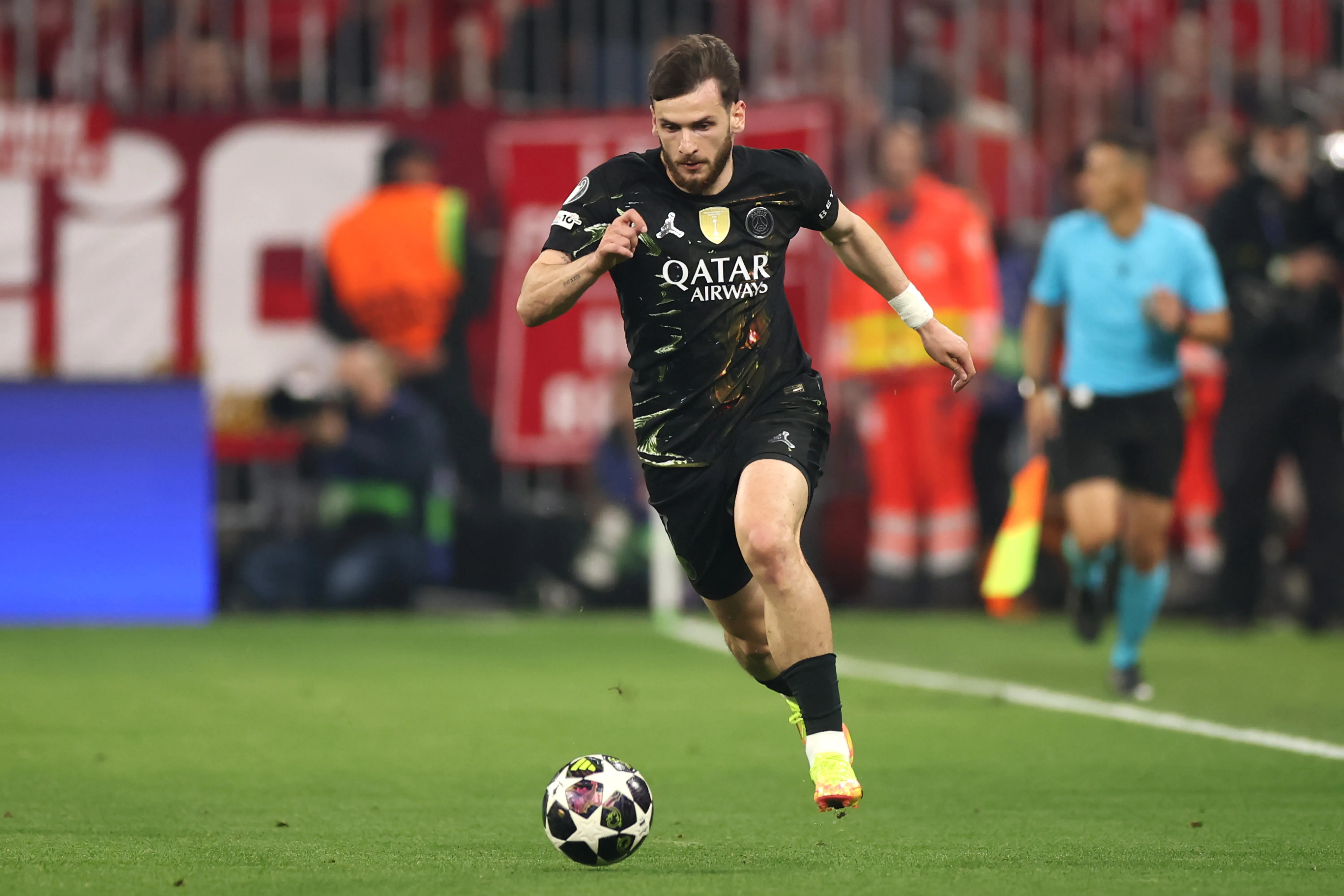 Kvaratskhelia, atacante do PSG. (Photo by Alex Grimm/Getty Images)