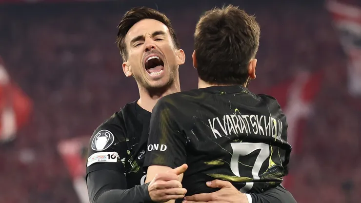 Kvaratskhelia e Fabian Ruiz durante partida. (Photo by Alex Grimm/Getty Images)