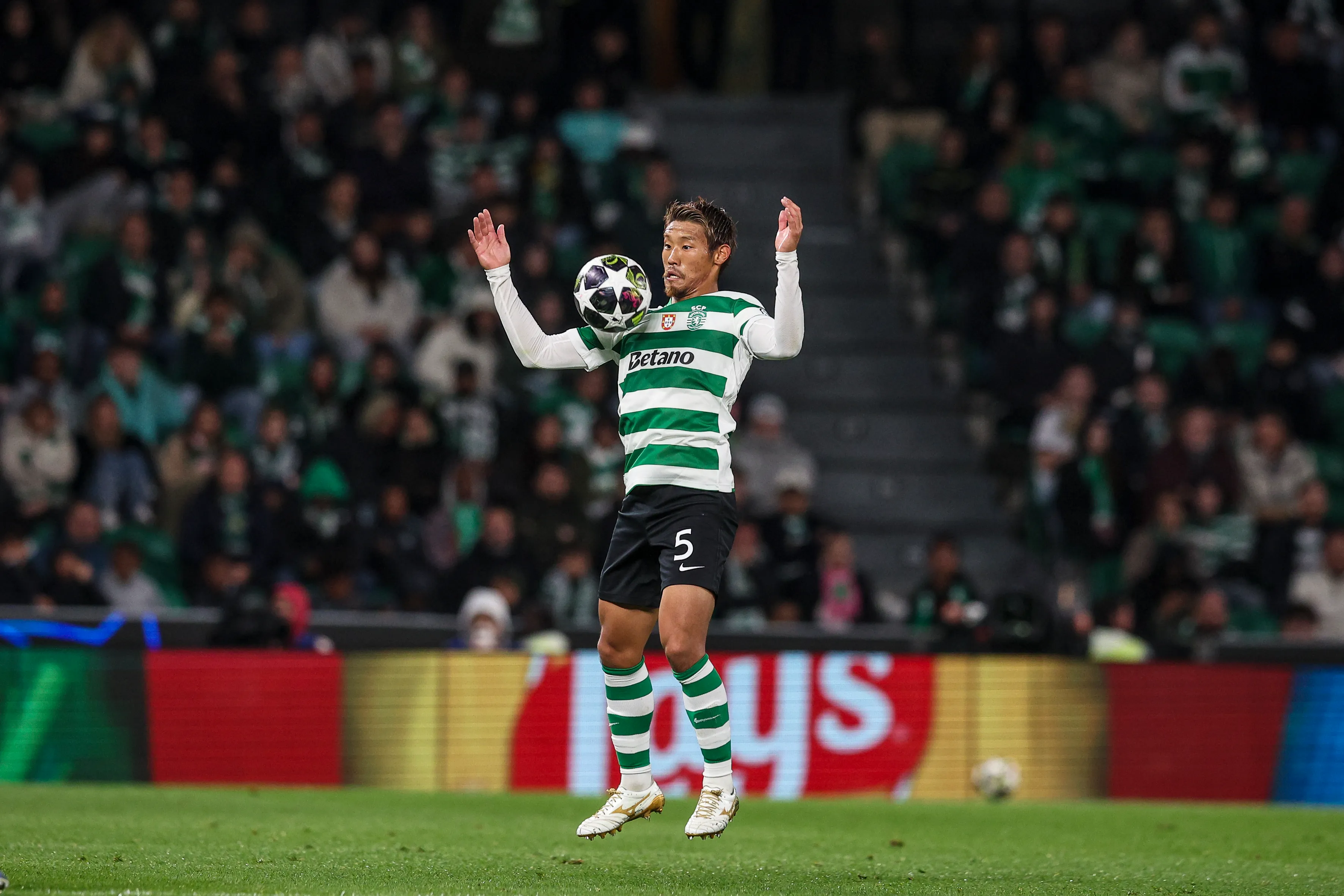 Hidemasa Morita em ação pelo Sporting. (Foto: Carlos Rodrigues/Getty Images)