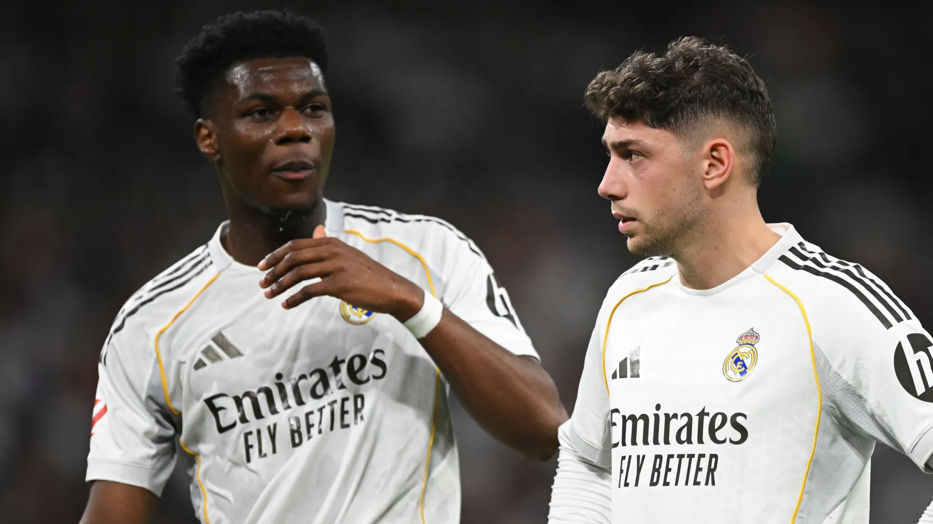 Federico Valverde conversa com Aurélien Tchouaméni