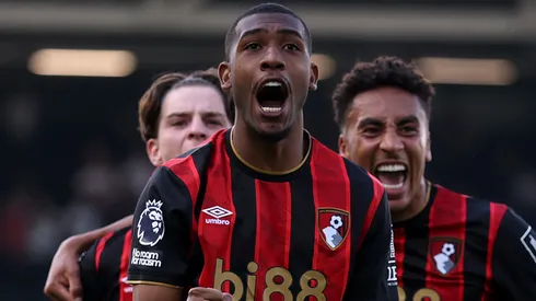 Rayan celebrando uma vitória do Bournemouth. Foto: Ryan Pierse/Getty Images
