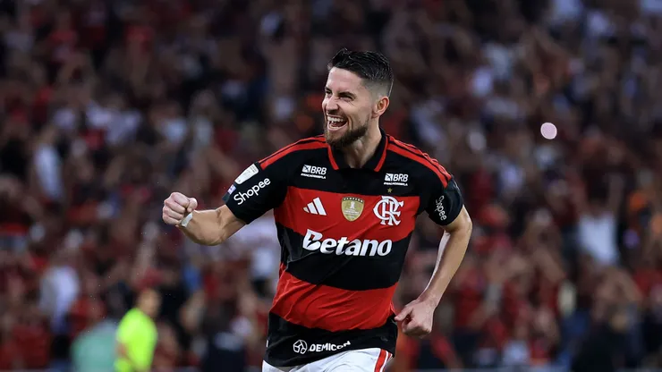 Jorginho comemorando gol pelo Flamengo