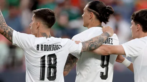 Brian Rodríguez e Darwin Núñez durante uma partida pelo Uruguai. Foto: Matthew Stockman/Getty Images