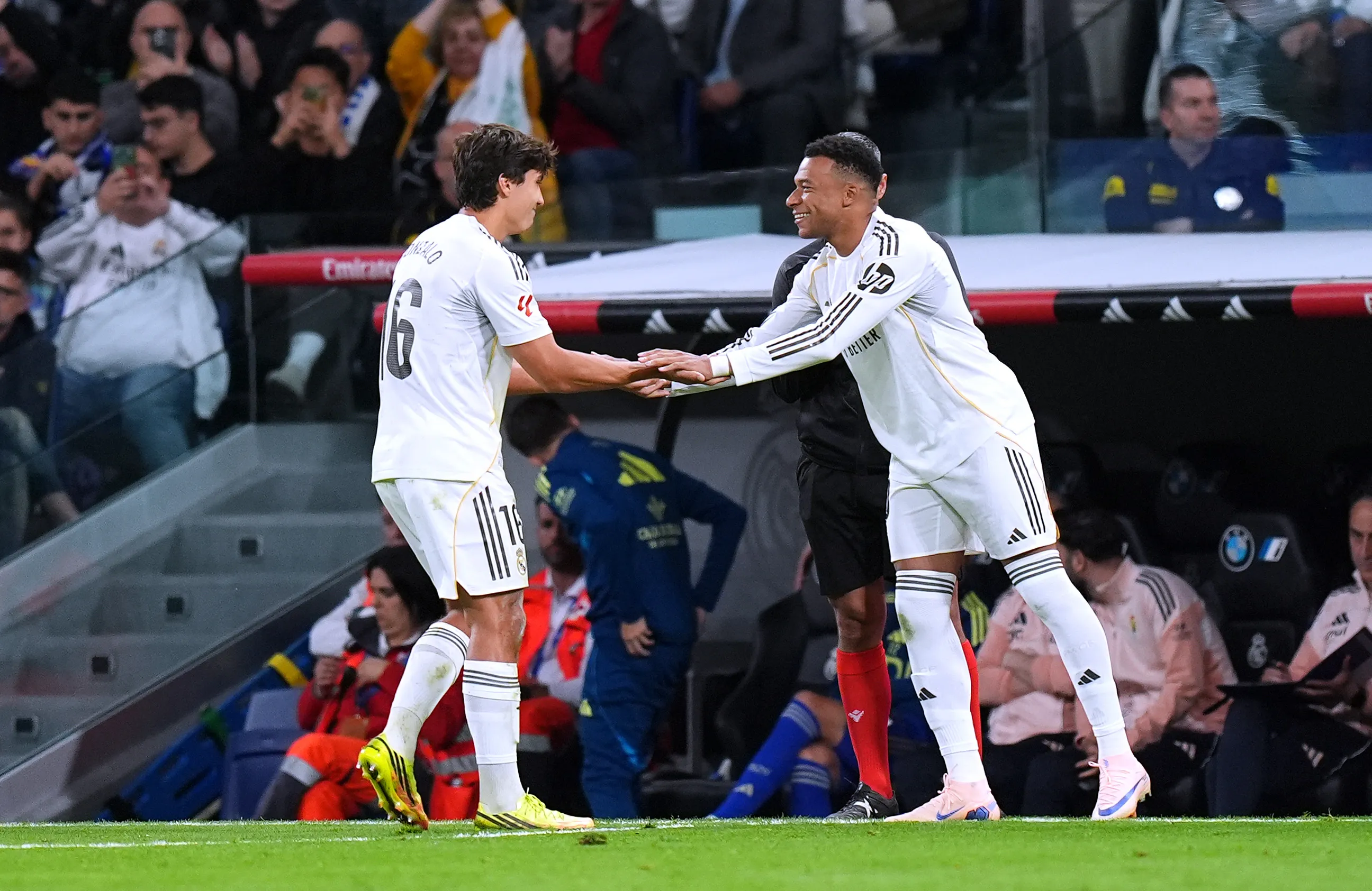 Mbappé ao entrar em campo e ser vaiado. (Foto: Angel Martinez/Getty Images)