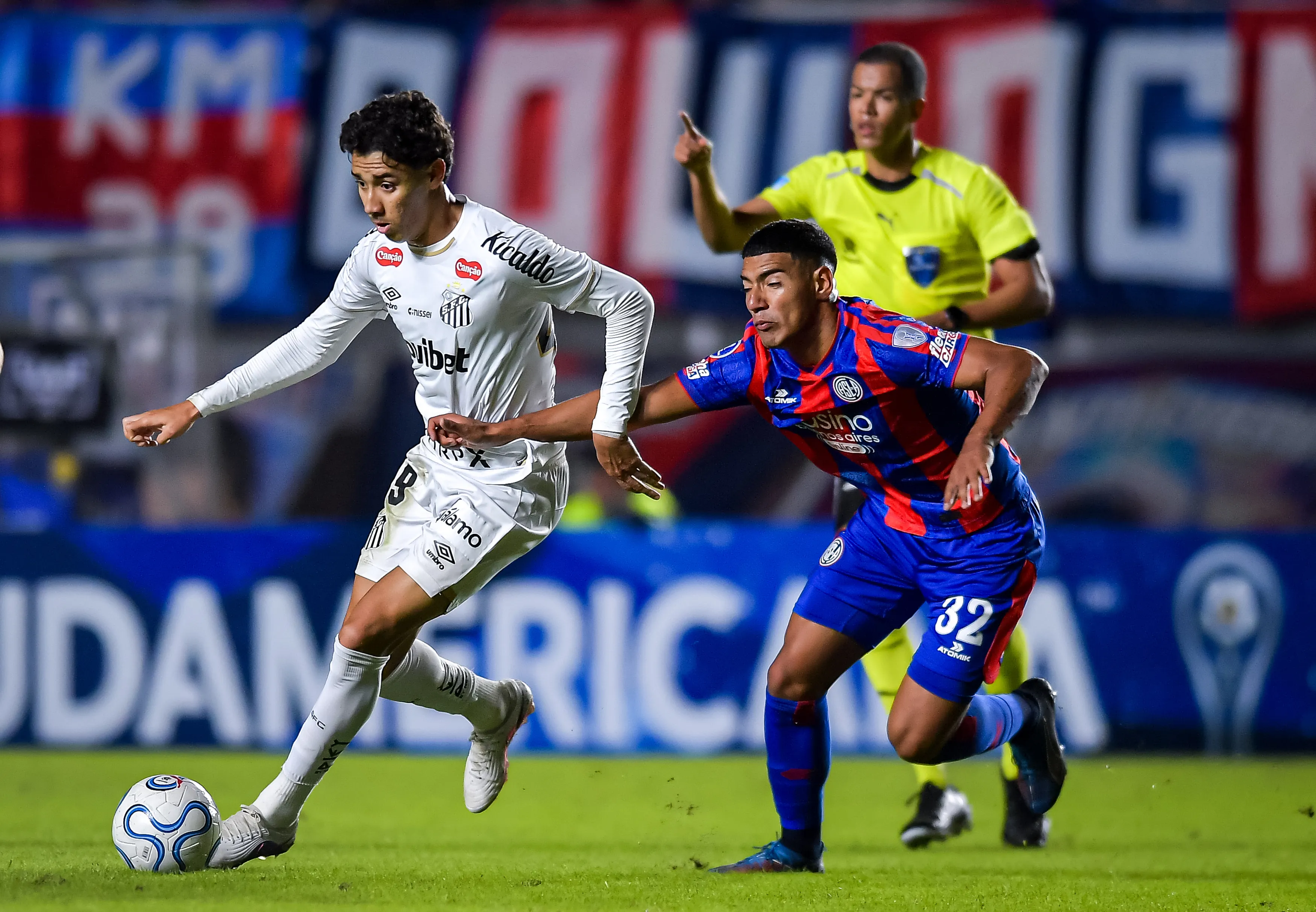 Gabriel Bontempo em ação pelo Santos. (Foto: Marcelo Endelli/Getty Images)