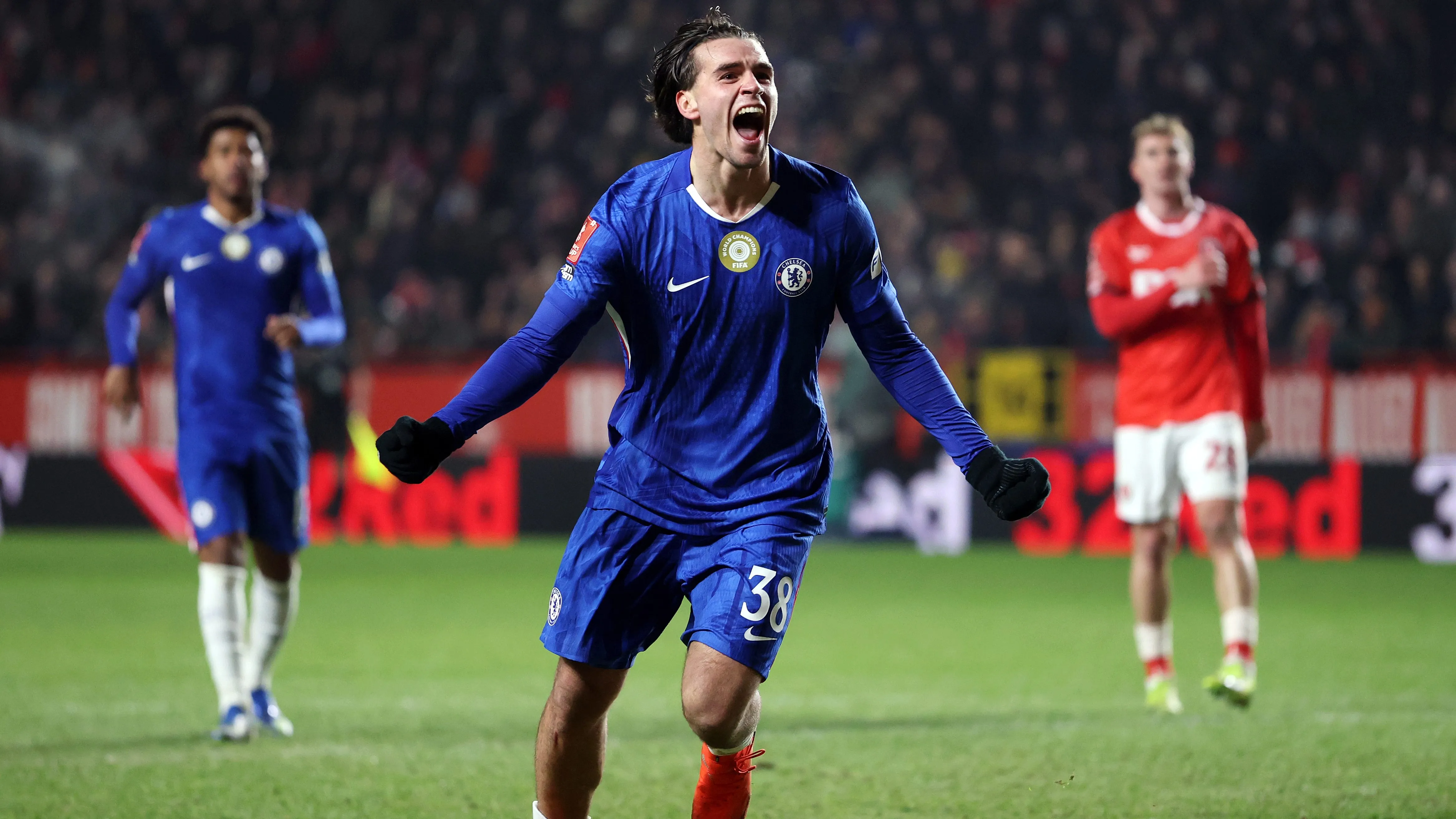 Marc Guiu em jogo do Chelsea. Foto: Justin Setterfield/Getty Images
