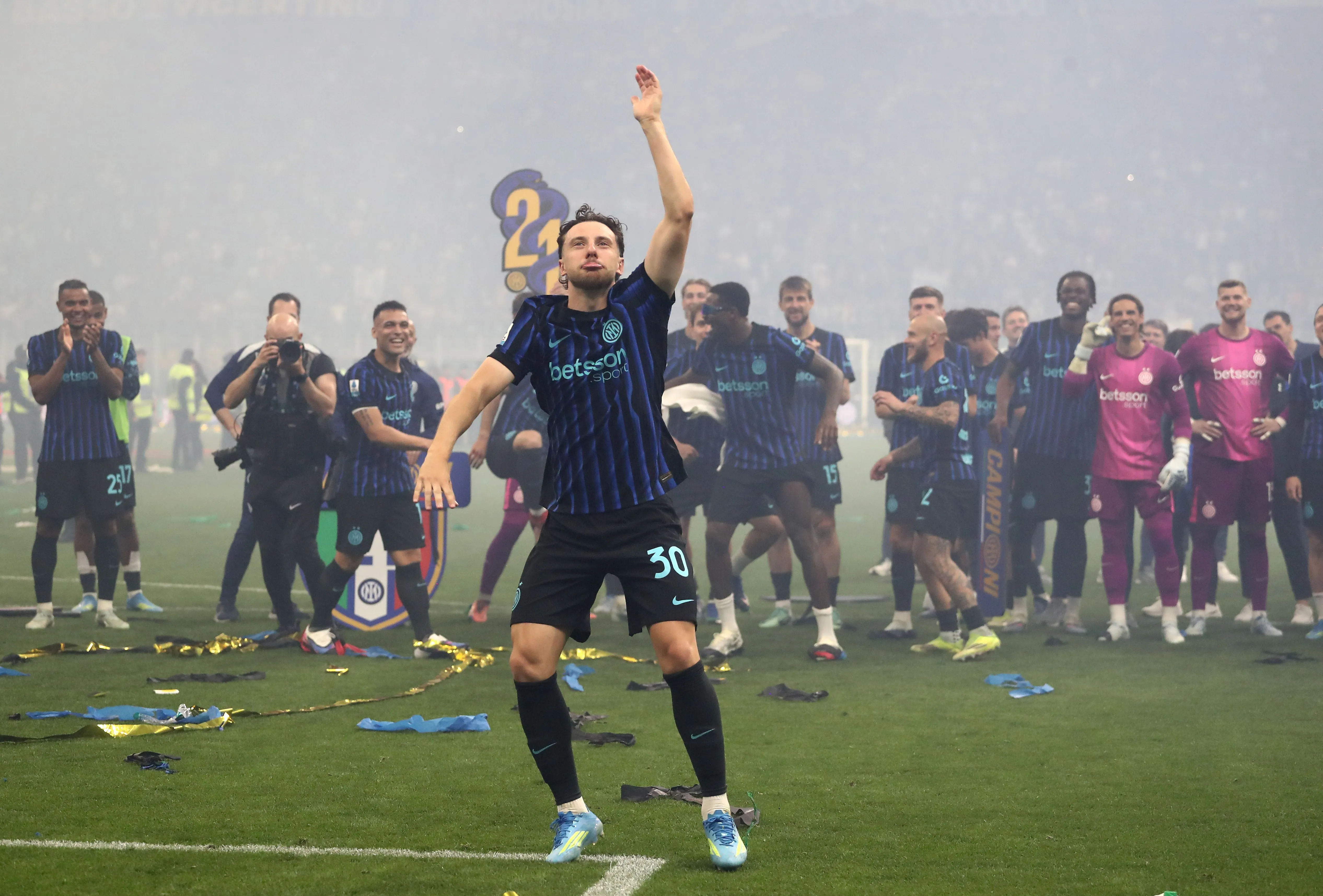 MILAN, ITALY – MAY 03: Carlos Augusto of FC Internazionale Milano celebrates after being confirmed as Serie A match between FC Internazionale and Parma Calcio 1913 at Giuseppe Meazza Stadium on May 03, 2026 in Milan, Italy. (Photo by Marco Luzzani/Getty Images)