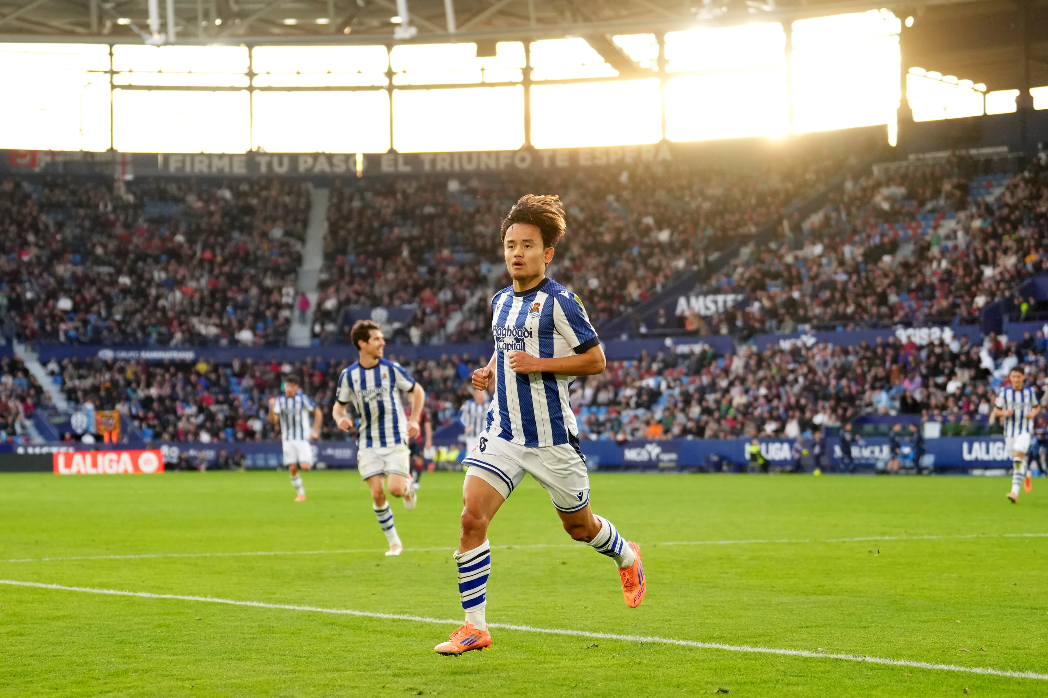 Kubo em campo pela Real Sociedad (Foto: Alex Caparros/Getty Images)