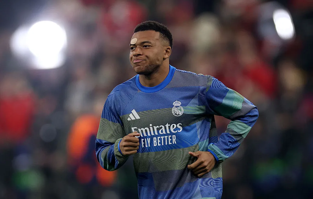Mbappé chega pressionado na Copa após clima tenso no Real Madrid. Foto: Lars Baron/Getty Images