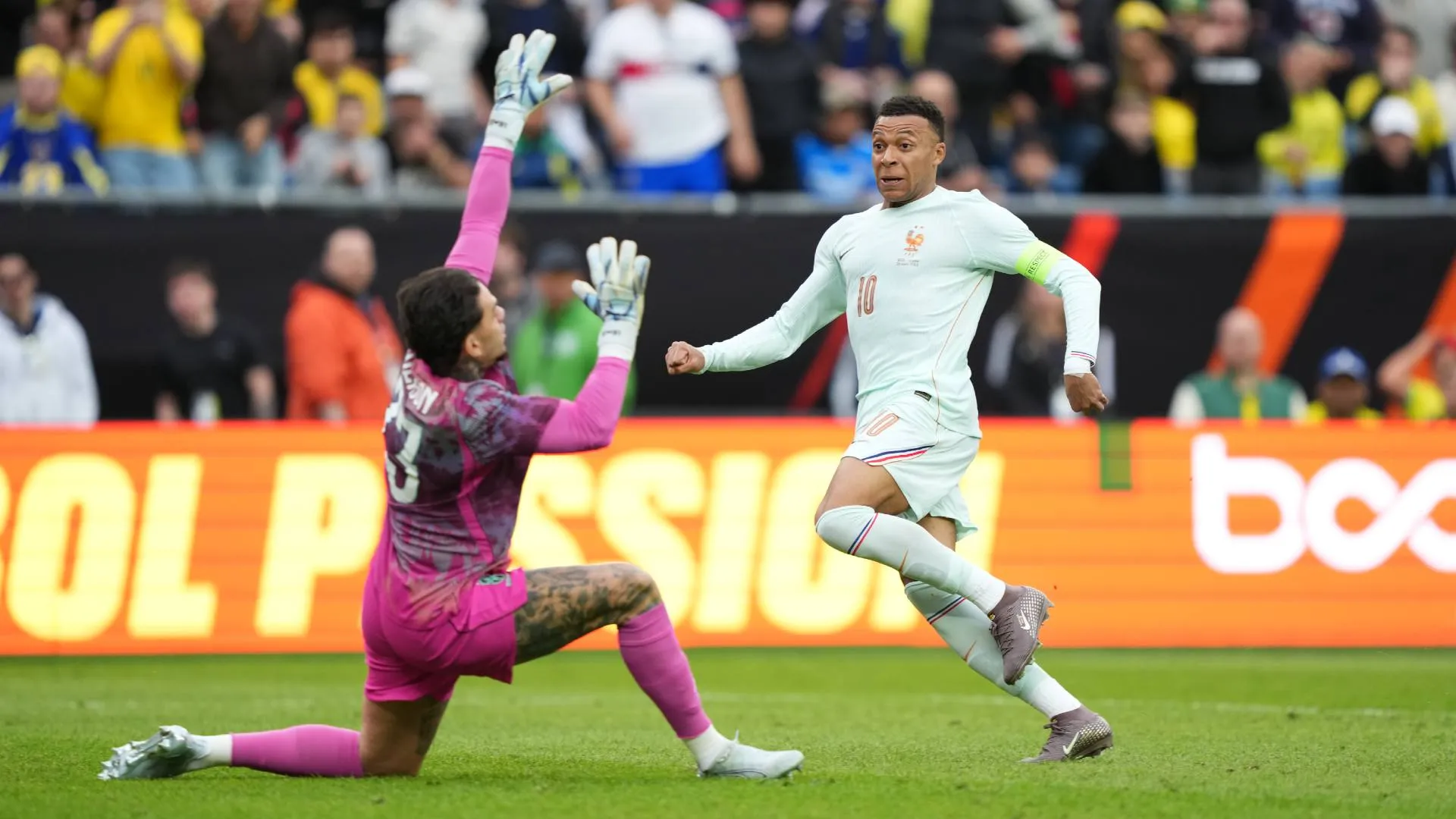 Kylian Mbappe em amistoso da França contra o Brasil 