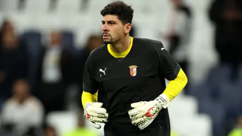 Corinthians se aproxima de Matheus Magalhães. Foto: Maja Hitij/Getty Images