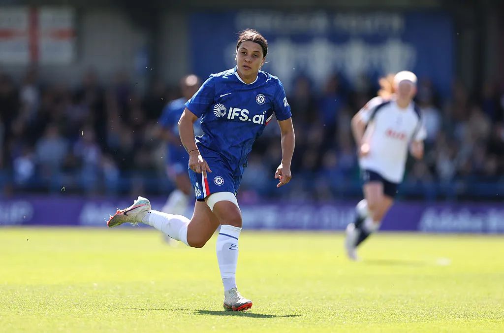 Sam Kerr durante jogo do Chelsea - Foto: Ryan Pierse/Getty Images