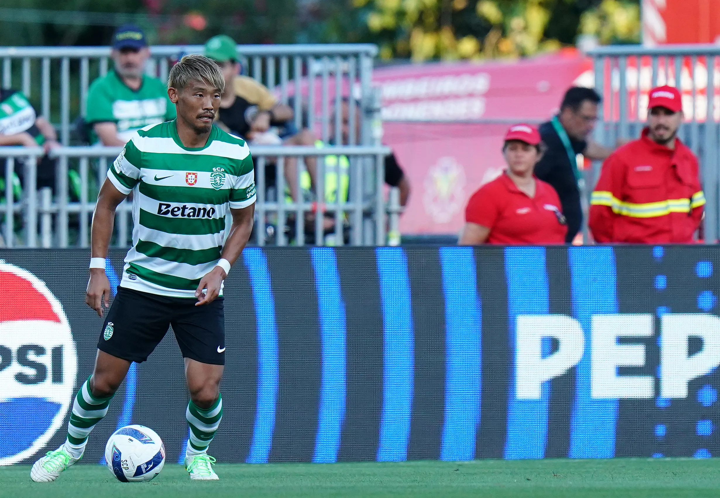 Hidemasa Morita em ação pelo Sporting. (Foto: Gualter Fatia/Getty Images)
